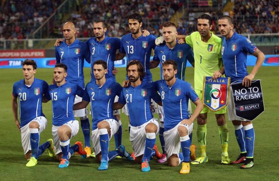 Azzurri in posa al Renzo Barbera di Palermo: sta per cominciare Italia-Azerbaigian, seconda gara del gruppo H delle qualificazioni a Euro 2016. Getty Images